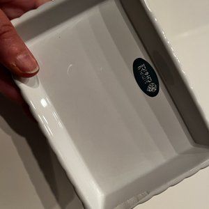 Soap Dish /‎ Trinket Dish (Ceramic, White with Metal Base) (new / home/x)